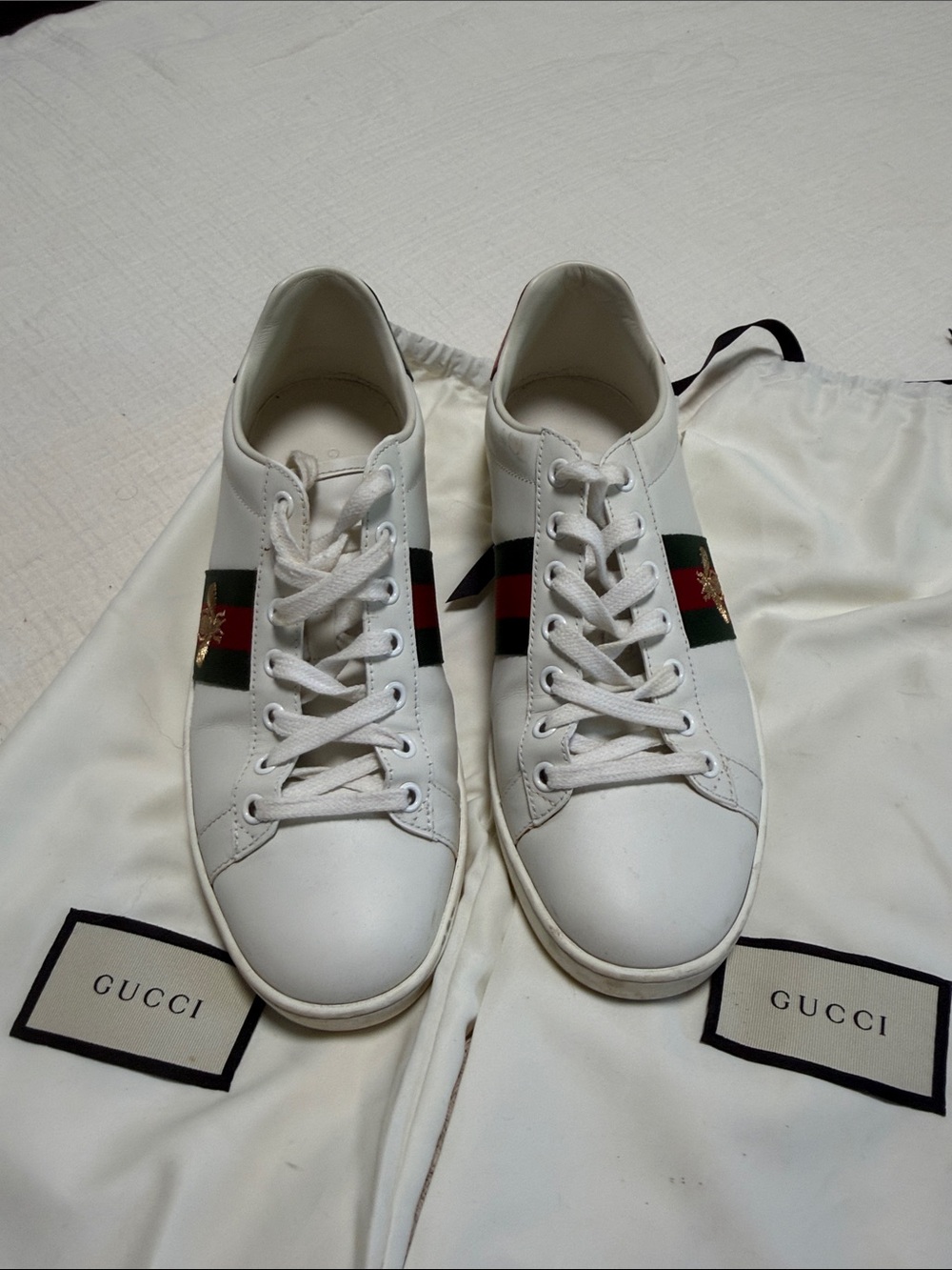 Gucci White Leather Low-Top Sneakers with Green/Red Web Stripe